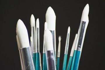 Paint brushes of different sizes