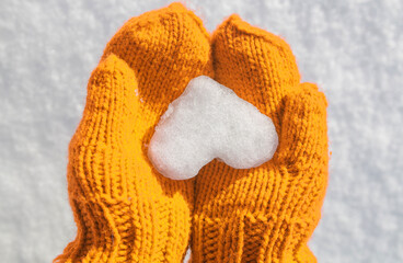 snowflake in the form of heart