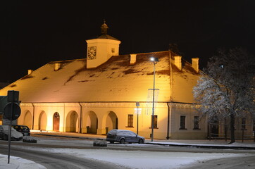 Staszów zimą , Staszów zima 2021 , Zima 2021 . Staszów , Staszów nocą w zimie , śnieg w  Staszowie ,kościół w Staszowie , ulice Staszów , Rynek Staszów © Szymon