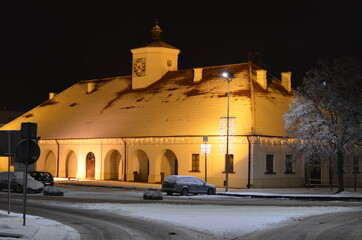 Staszów zimą , Staszów zima 2021 , Zima 2021 . Staszów , Staszów nocą w zimie , śnieg w  Staszowie ,kościół w Staszowie , ulice Staszów , Rynek Staszów © Szymon