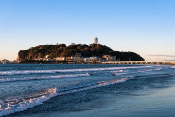 神奈川県、早朝の江ノ島、片瀬東浜海水浴場