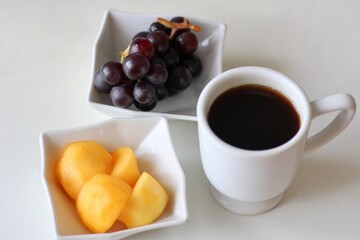 葡萄と柿とコーヒー