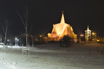 Staszów zimą , Staszów zima 2021 , Zima 2021 . Staszów , Staszów nocą w zimie , śnieg w  Staszowie ,kościół w Staszowie , ulice Staszów , Rynek Staszów © Szymon