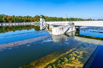 Hochablasswehr, Stadtwald, Augsburg, Bayern, Deutschland 