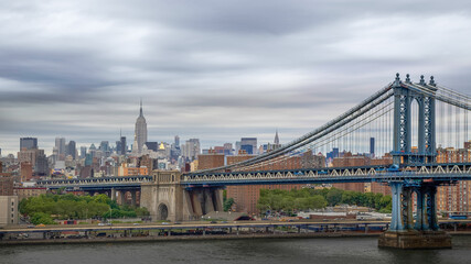Fototapeta na wymiar Manhattan Bridge and new york skyline