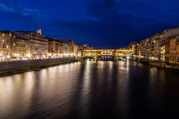 Fototapeta na wymiar Ponte Vecchio (Old Bridge) over the Arno River in Florence, Italy