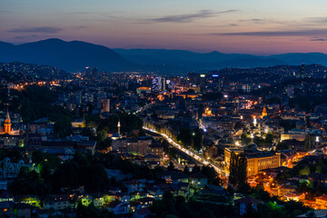 Fototapeta na wymiar view of the city at sunset