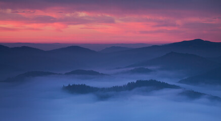 Fototapeta na wymiar sunrise over mountains