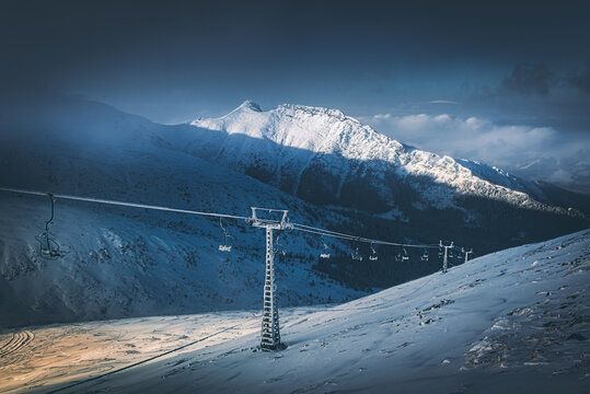 Widok na Kocioł Goryczkowy i Giewont ze szlaku na Kasprowy