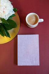 Obraz na płótnie Canvas White peonies and fresh coffee