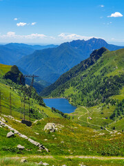 lago alpino presso passo san marco