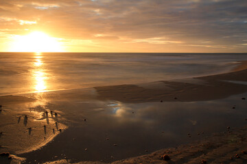 Obraz premium Sunrise on the beach in Arenales del Sol, Alicante