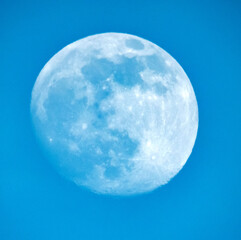 Pleine lune en plein jour - Full moon in the day