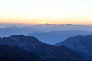 Fototapeta na wymiar Amanecer visto desde las montañas