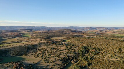 plateau du Larzac, viaduc de Millau et causses de Lozère et de l'Aveyron soleil couchant