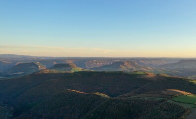 plateau du Larzac, viaduc de Millau et causses de Lozère et de l'Aveyron soleil couchant