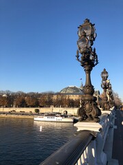 Fototapeta premium Paris, tour Eiffel et pont Alexandre III