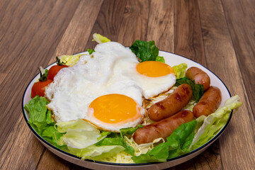 目玉焼きとウインナーソーセージ