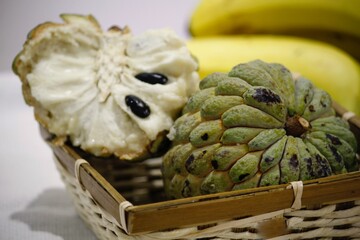 Araticum (Annona crassiflora) fruta com alto teor de vitaminas e bastante saborosa