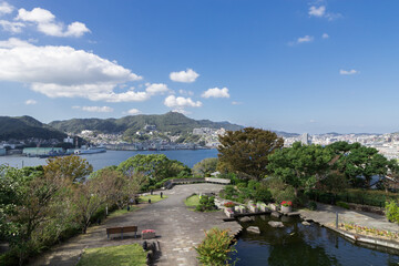 Fototapeta na wymiar グラバー園から見た晴天の長崎市街地眺望