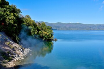 Fototapeta na wymiar 和琴半島の遊歩道から見た屈斜路湖の情景＠北海道