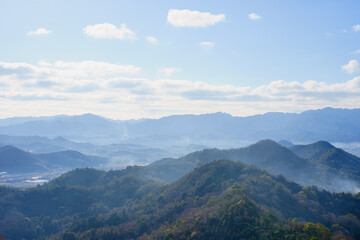 香川県さぬき市の山並み　遠方に讃岐山脈