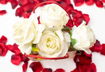 Fototapeta premium Gift of white roses with red petals around it