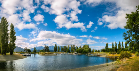 Obraz premium Te Anau Boating Club Marina Panorama on the shore of Lake Te Anau in New Zealand, South Island on a beautiful afternoon at golden hour.