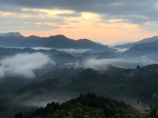 雲海のかかる街