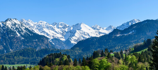 Imposante Gipfelwelt der Allgäuer Alpen bei Oberstdorf