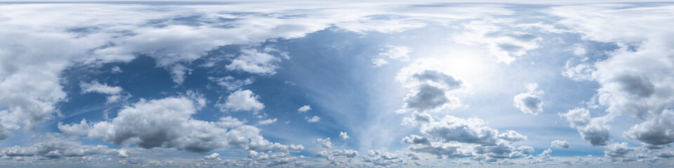 360° Panorama, Himmel, Wolken, ohne Boden, zur Verwendung in 3D-Grafiken, Himmelsersatz für Kompositionen in sphärischen Luft- und Bodenpanoramen als Himmelskuppel