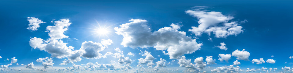 Naklejka na ściany i meble Nahtloses Panorama mit blau-weißem Himmel 360-Grad-Ansicht mit schönen Cumulus-Wolken zur Verwendung in 3D-Grafiken als Himmelskuppel oder zur Nachbearbeitung von Drohnenaufnahmen