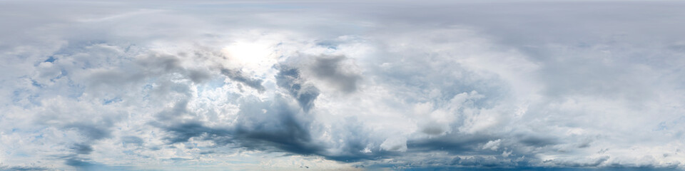  Nahtloses Himmels-Panorama mit aufziehendem Unwetter,360-Grad-Ansicht mit dramatischen Wolken zur Verwendung in 3D-Grafiken als Himmelskuppel oder zur Nachbearbeitung von Drohnenaufnahmen