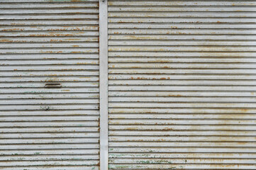 錆びたシャッター扉