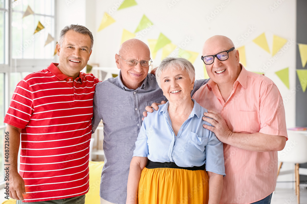 Poster Senior people celebrating Birthday at home