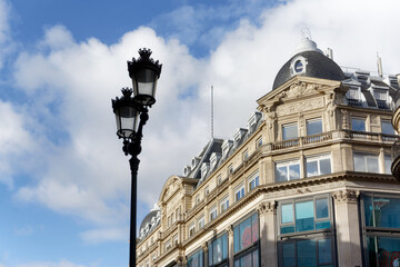 Fototapeta na wymiar Paris street lamp and architecture of the Rivoli street 