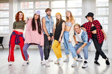 Obraz premium young people posing together with fun in studio, enjoy dance classes, hip-hop generation