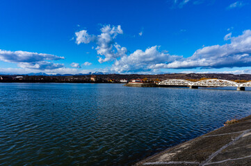 Obraz premium View of bridge over river