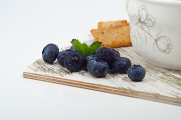 quick milk breakfast with berries and cookies