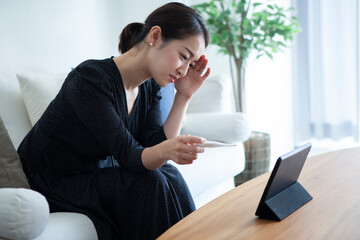 体調が悪そうな女性