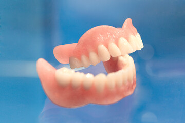 Zahnersatz, isoliert, Zahnkronen