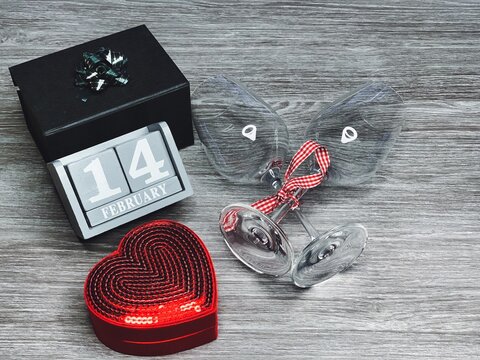 Valentinstag Gl&auml;ser mit Termin Geschenkebox