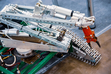 Mobile crawler robot with arm manipulator