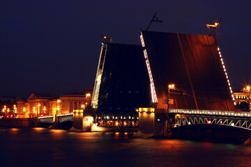 Fototapeta na wymiar Drawbridge in the city of St. Petersburg.