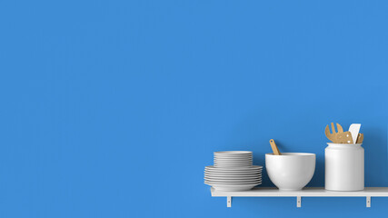 Blaue Wand in Küche mit Regal voll Geschirr