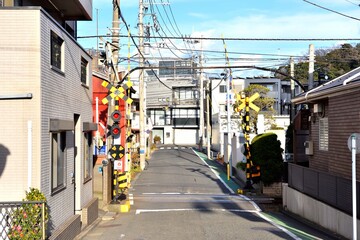 藤沢片瀬の踏切ある景色