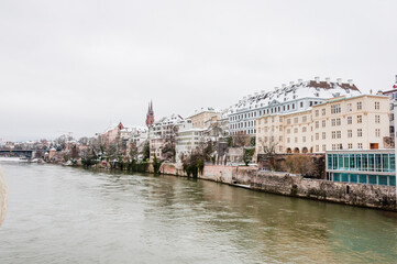 Naklejka premium Basel, Münster, Kirche, Pfalz, Rhein, Rheinufer, Grossbasel, Altstadt, Altstadthäuser, Rheinbrücke, Wettsteinbrücke, Winter, Schnee, Schweiz