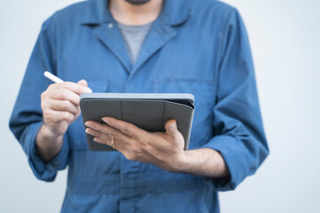 A mechanic with a tablet to find out.