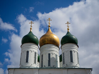 Fototapeta na wymiar Domes of the Russian Orthodox Church in Kolomna