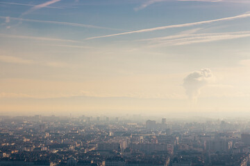 pollution atmosphérique dans une ville européenne comme Lyon en France à cause de la circulation...